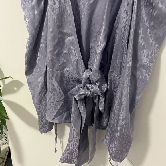 A.L.C. Purple Silk Animal Print Long Sleeve Wrap Blouse Size 0 - Picture 5 of 6